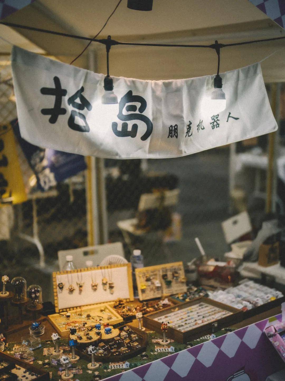 好city啊！zui美草坪畅玩市集，就在 W SQUARE