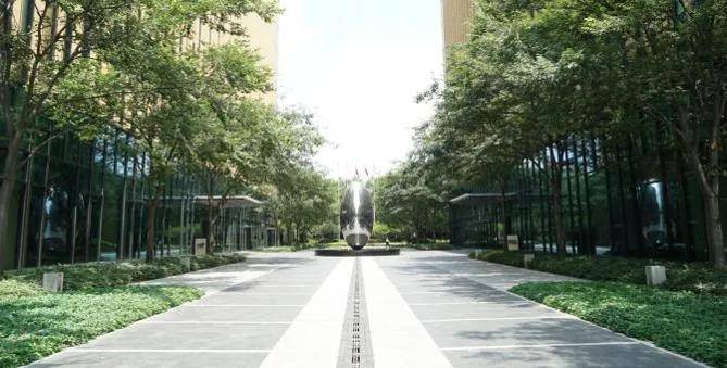 好city啊！zui美草坪畅玩市集，就在 W SQUARE