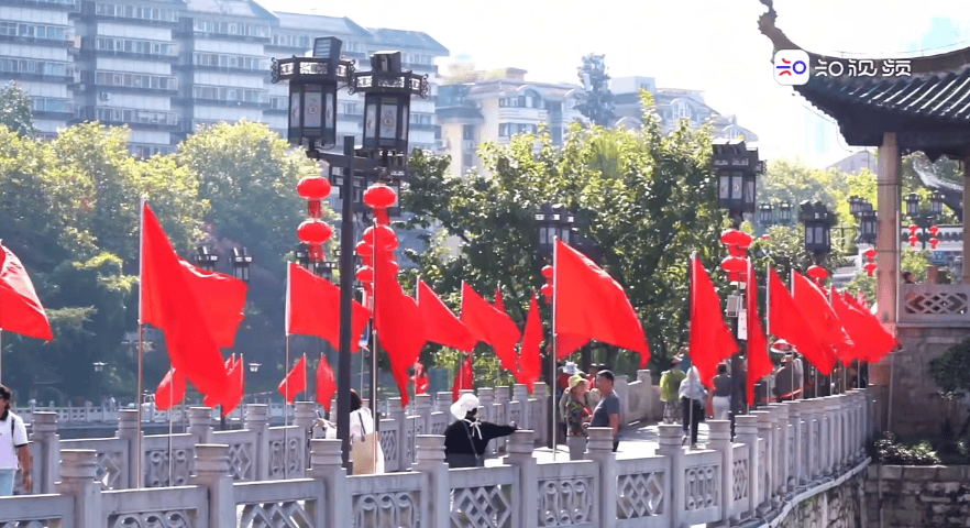 贵阳贵安 满城尽染“中国红”