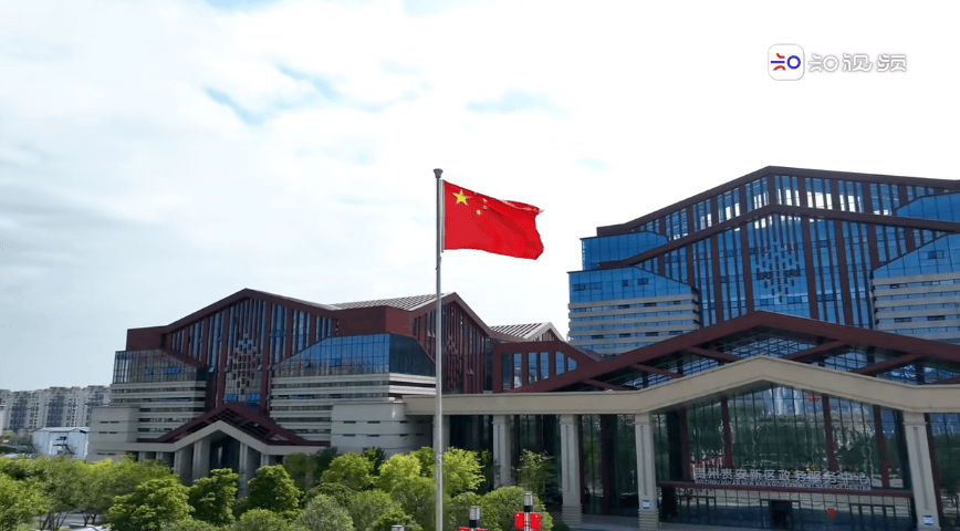 贵阳贵安 满城尽染“中国红”