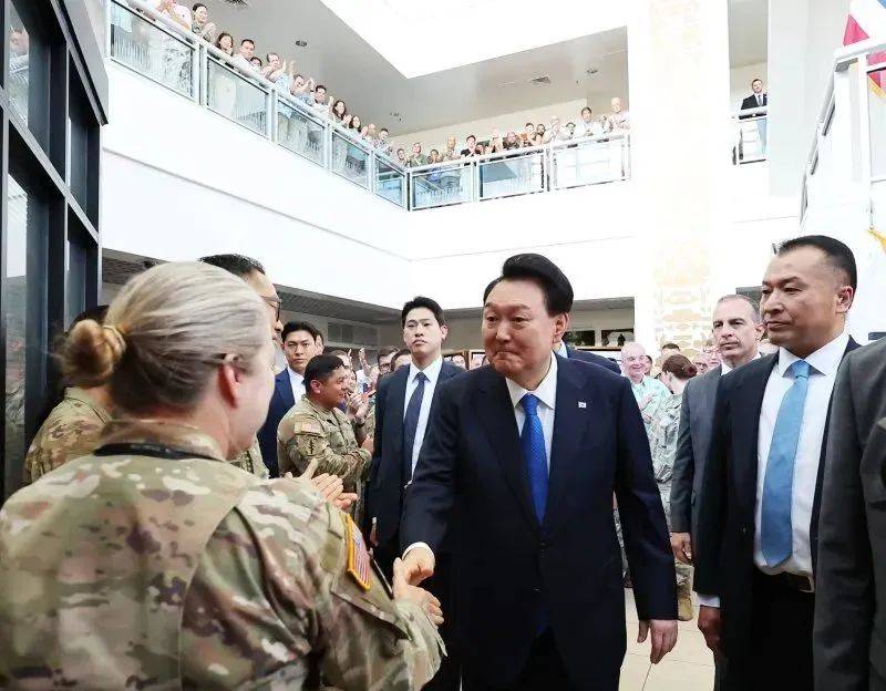 蕞尔小国安敢放肆？韩国帮扶菲律宾对抗中国，中国警告别凑热闹